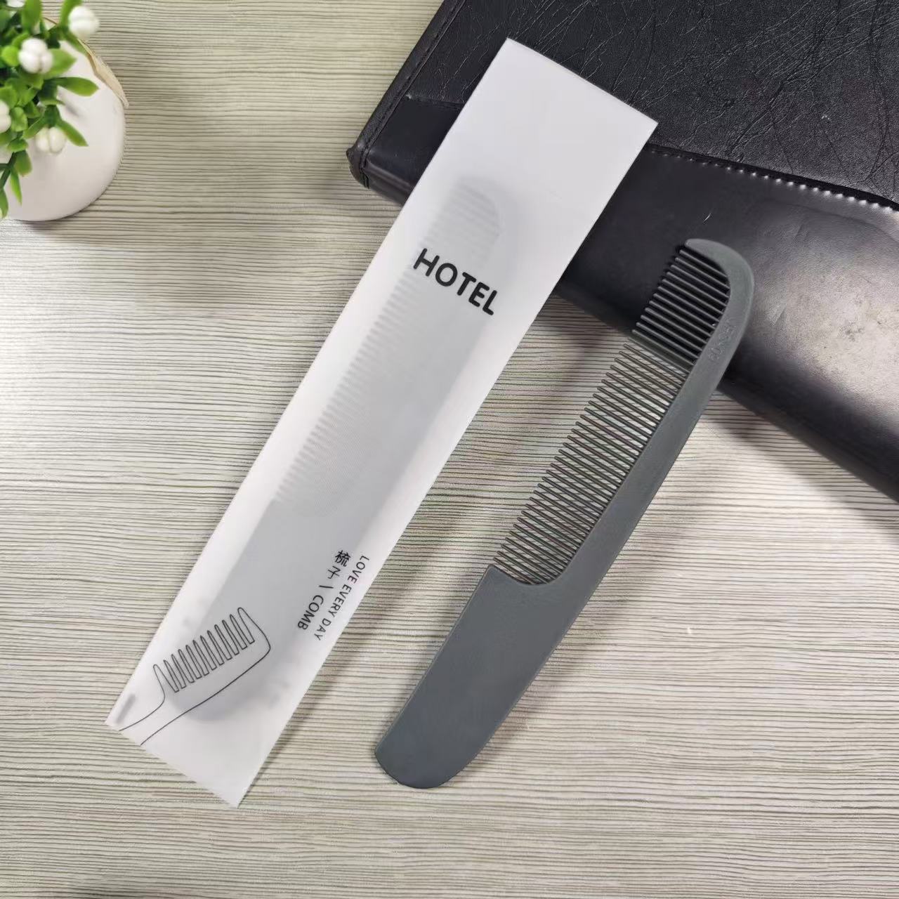 【高级】09一次性梳子（PP香蕉梳）【2000把/箱】